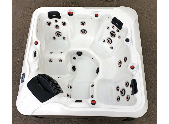 Гидромассажный спа-бассейн JNJ Spas Hurricane Riga SPA-632 (рис.1)