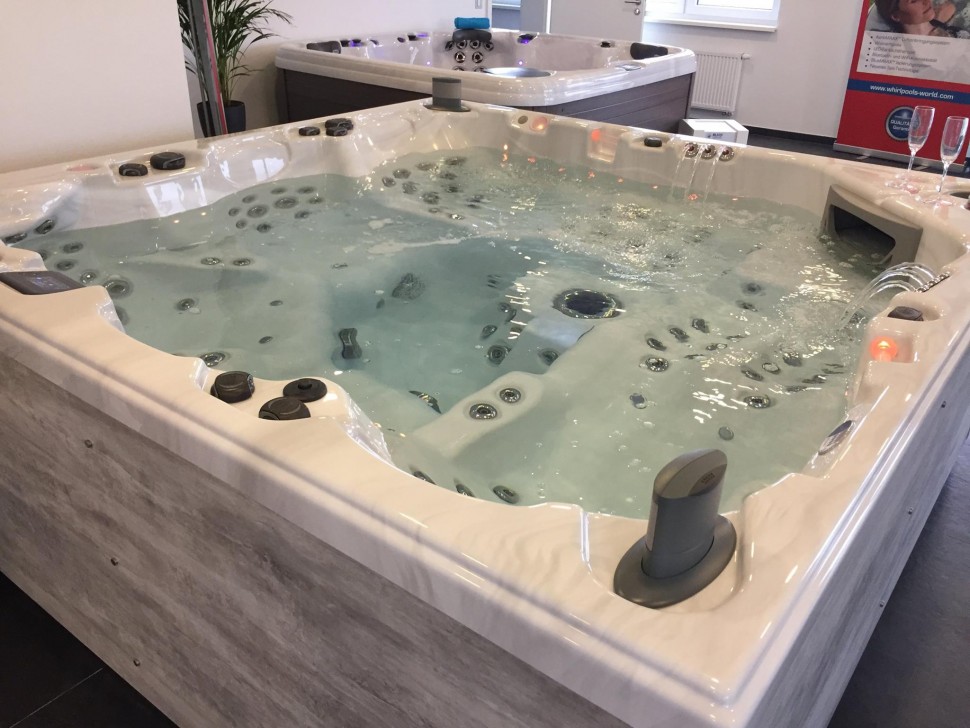 Гидромассажный СПА бассейн WhirlCare K-Luxury-Edition Champion (рис.1)