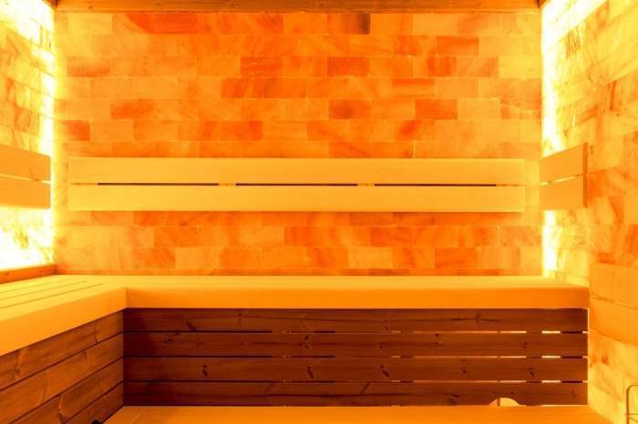 Соляная комната Exclusive SC1S004, 1500 * 1700* 2100 мм, Азиатская липа (рис.1)