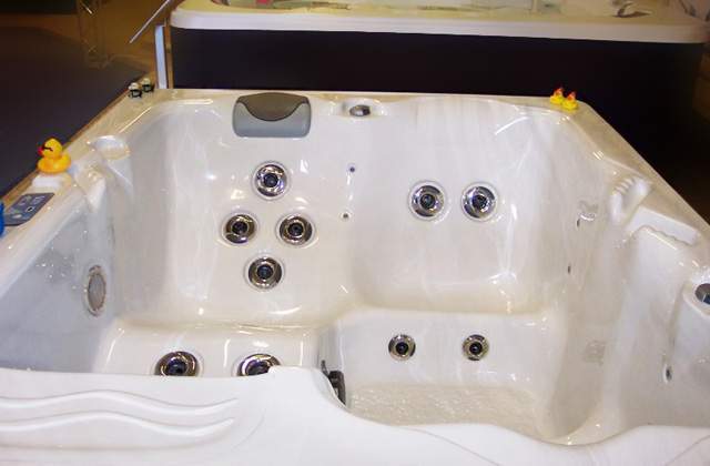 Гидромассажный спа бассейн Vita Spa Trio (рис.2)